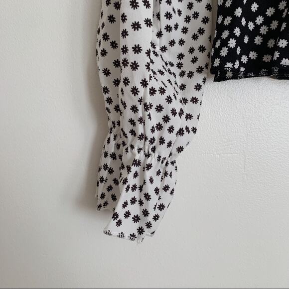 Black and White SHEIN Daisy Print Surplice Peplum Blouse S - Picture 5 of 5